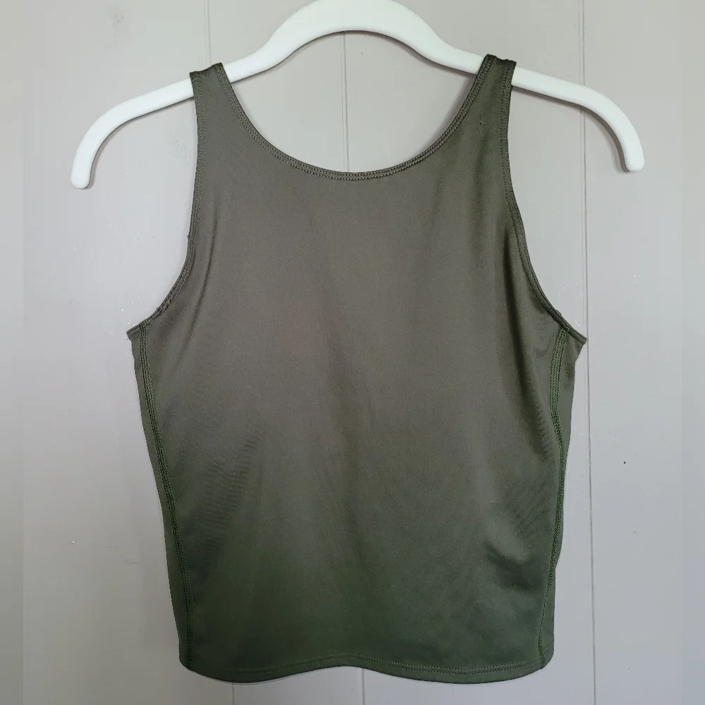 EUC Adidas women's crop tank - Picture 2 of 5